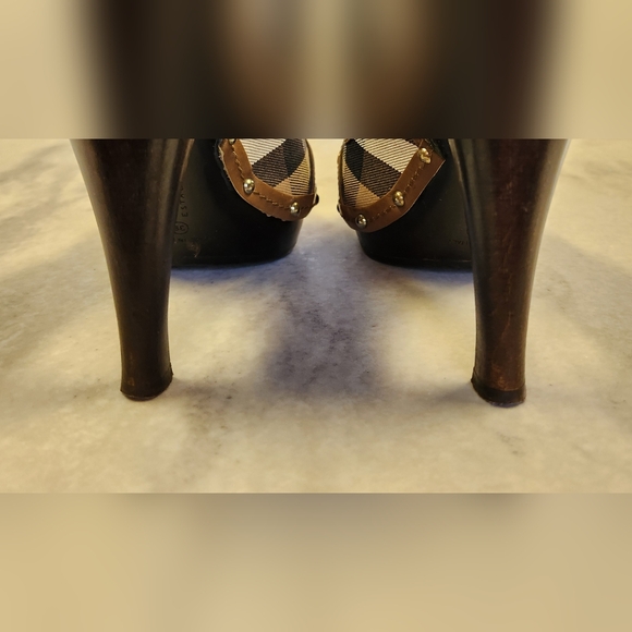 VINTAGE BURBERRY Peep-toe Slingback Heels - Picture 9 of 16